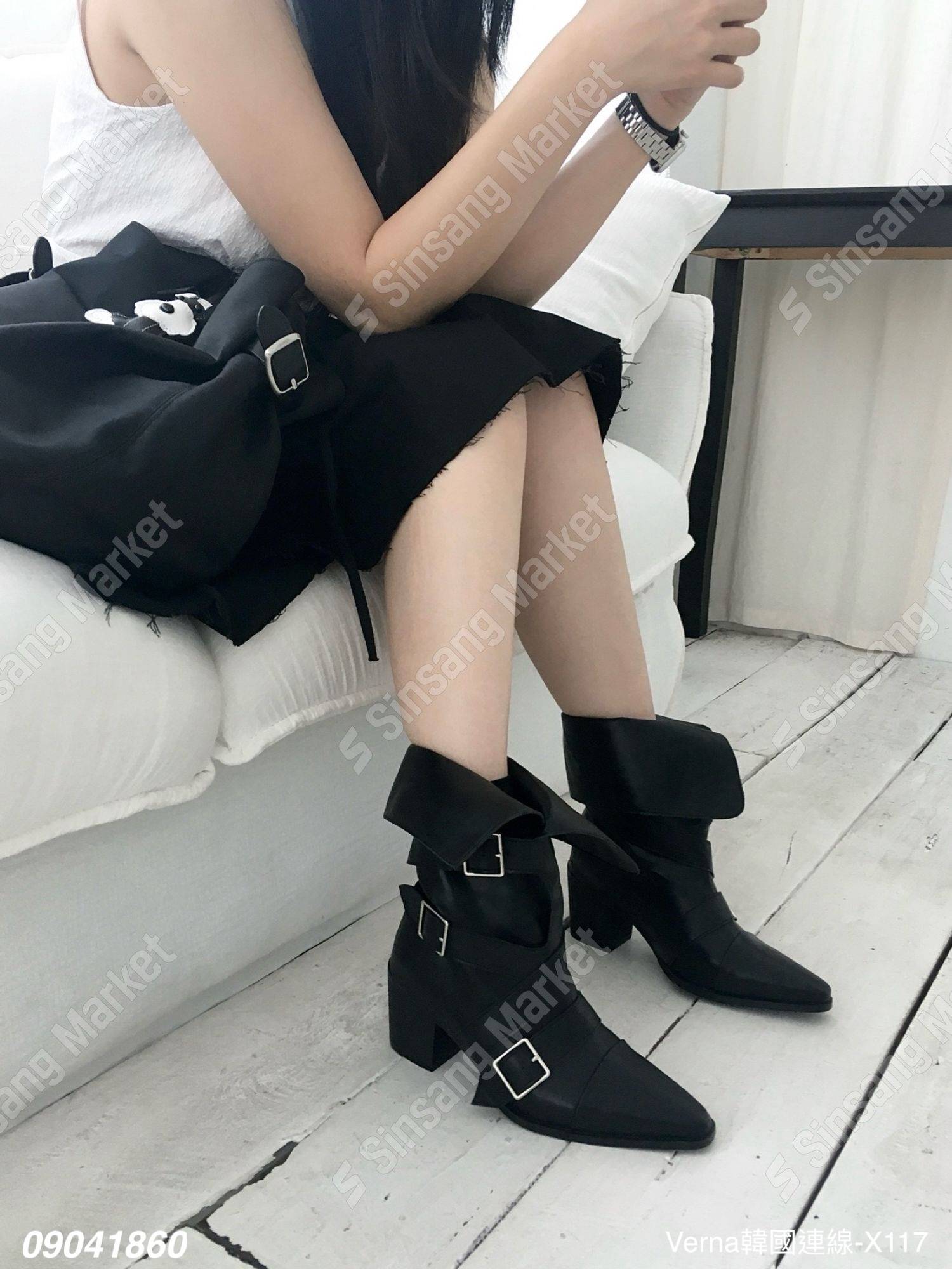 帥氣皮帶造型翻領短靴