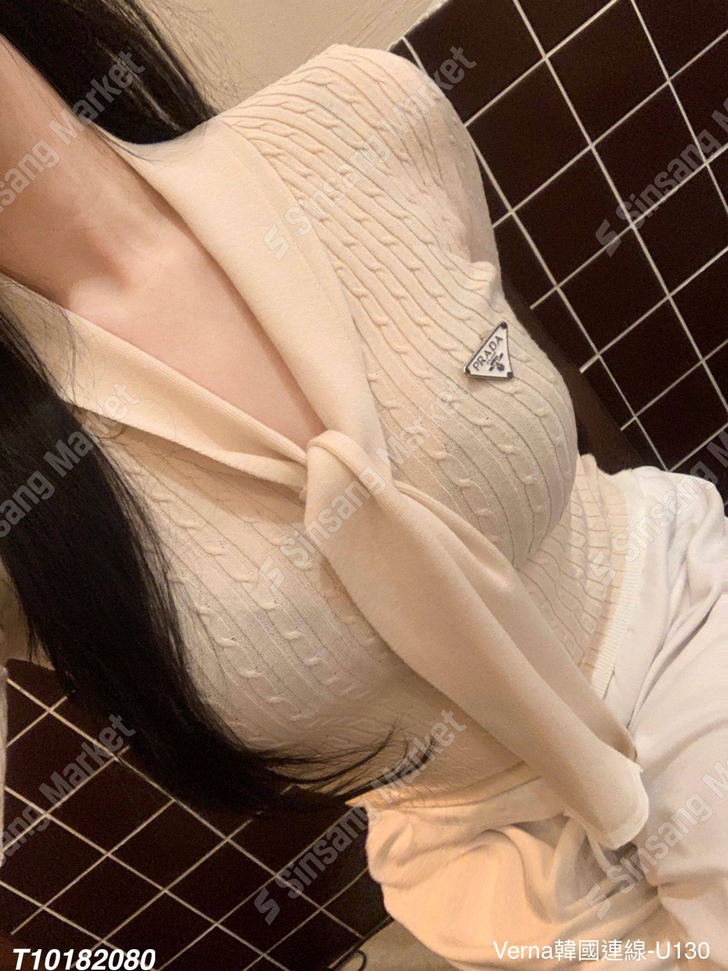 領巾Ｖ領麻花壓紋上衣