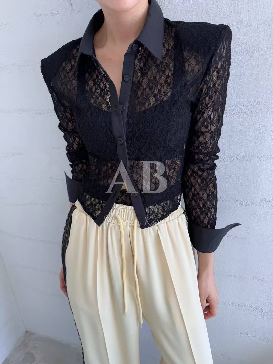 春季時髦翻領蕾絲簍空襯衫