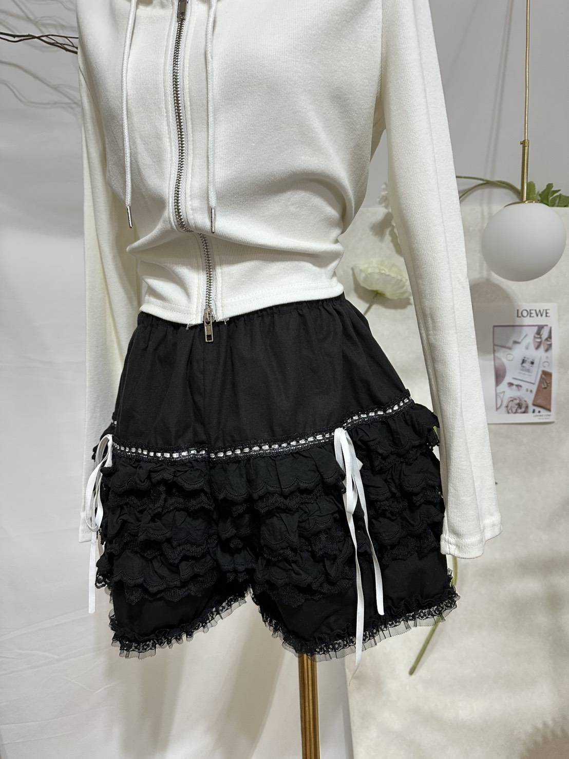減齡蕾絲澎澎綁帶短褲