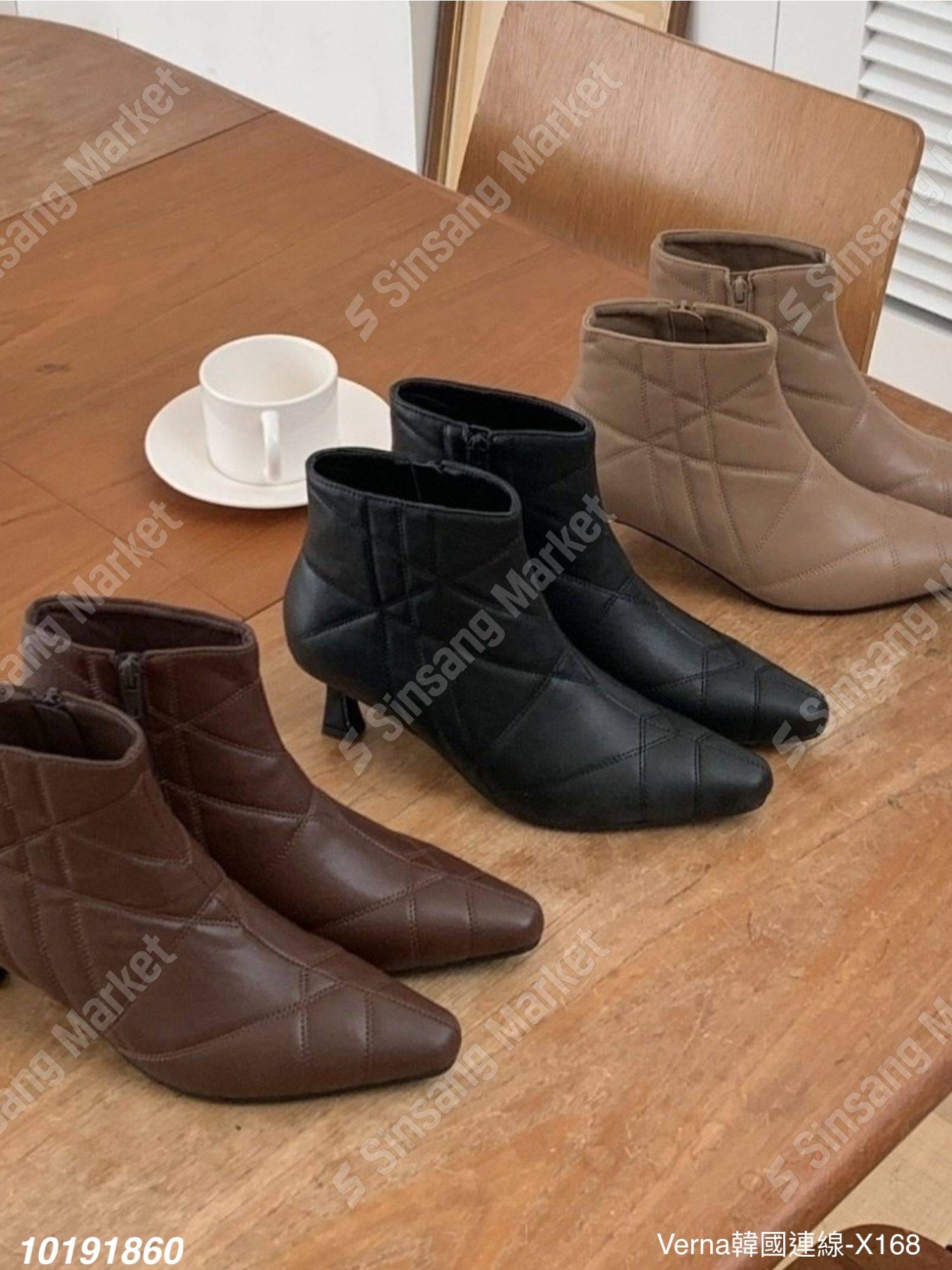 菱格壓紋皮革短靴