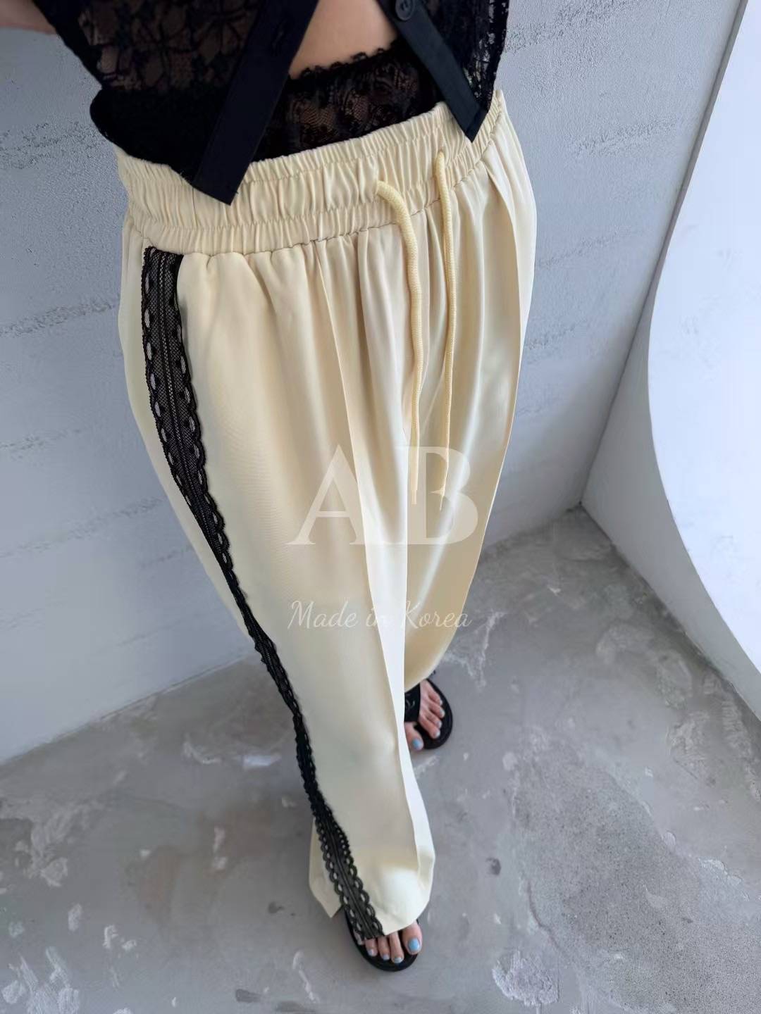 新款蕾絲接拼寬鬆休閒闊腿褲