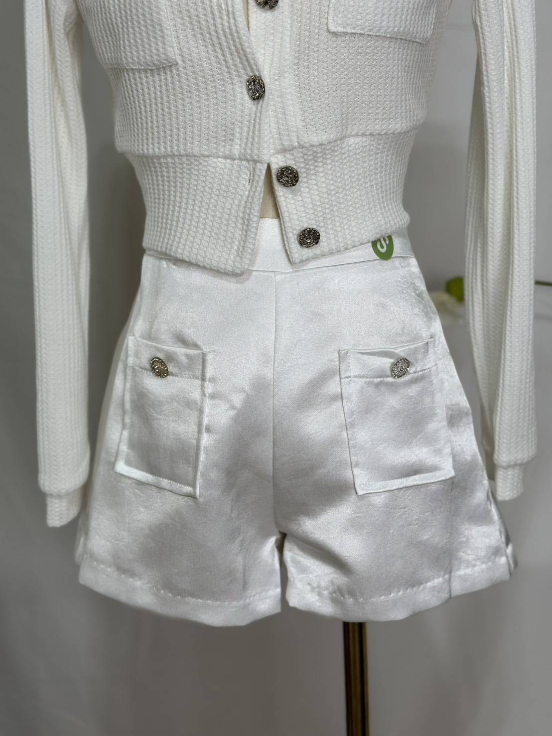 法式雙口袋滑面氣質短褲