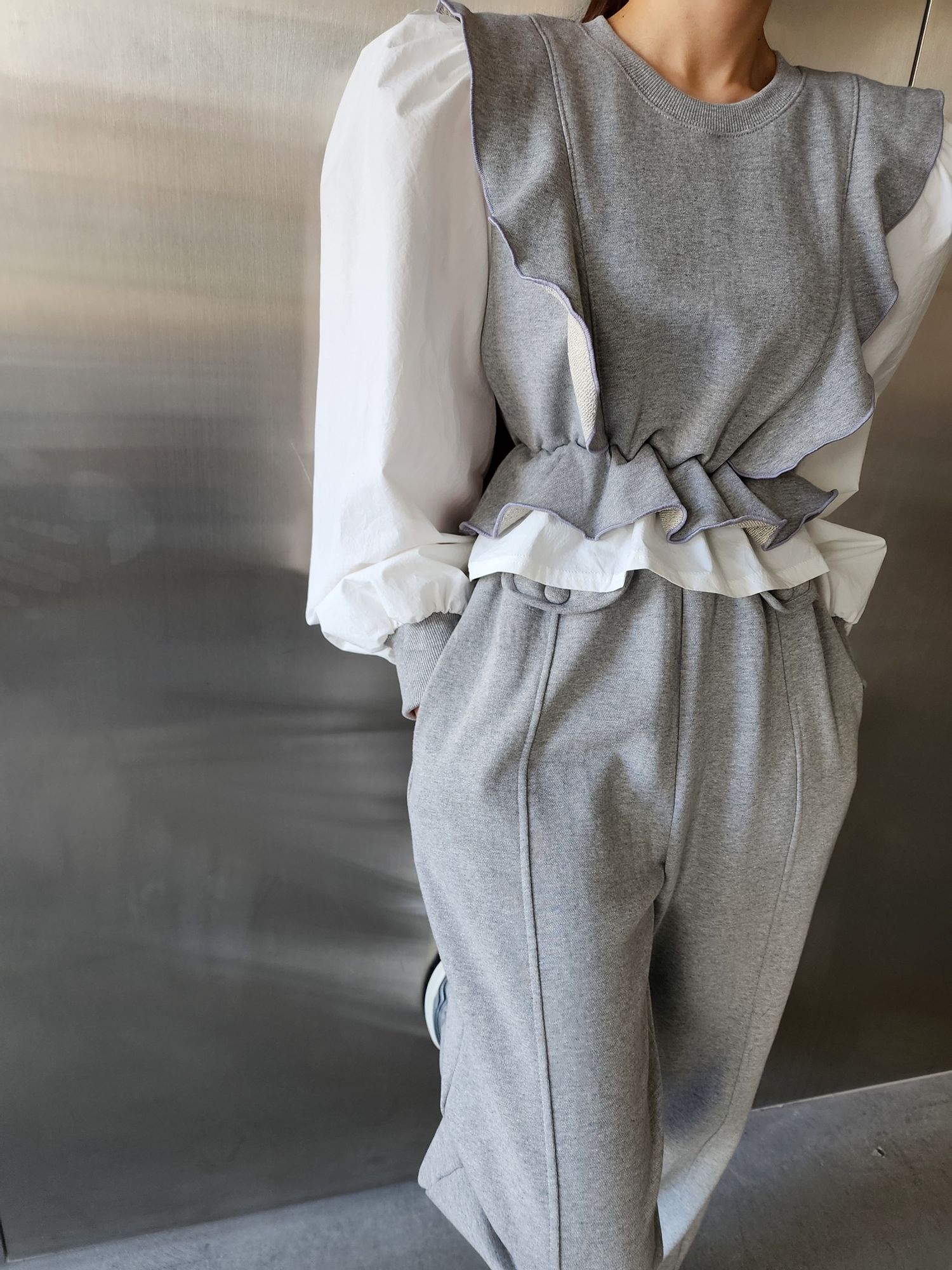 荷葉設計上衣(黑/灰）