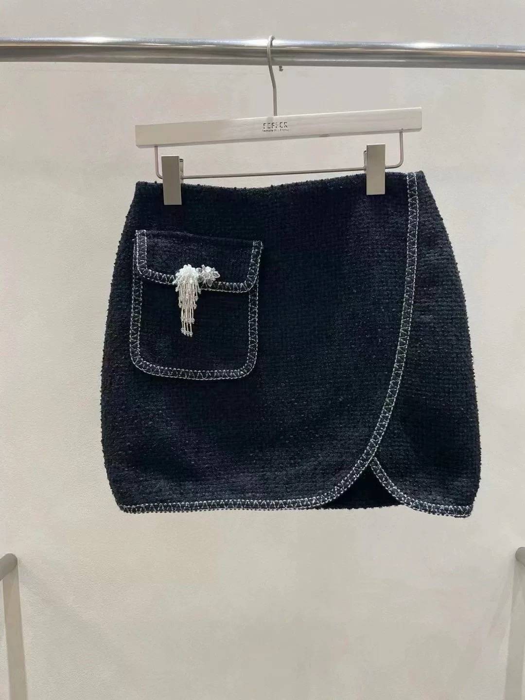 不規則邊小香風亮絲短裙褲