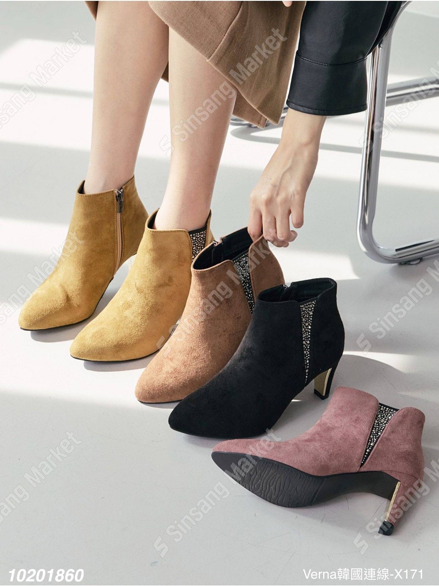 水鑽麂皮尖頭短靴