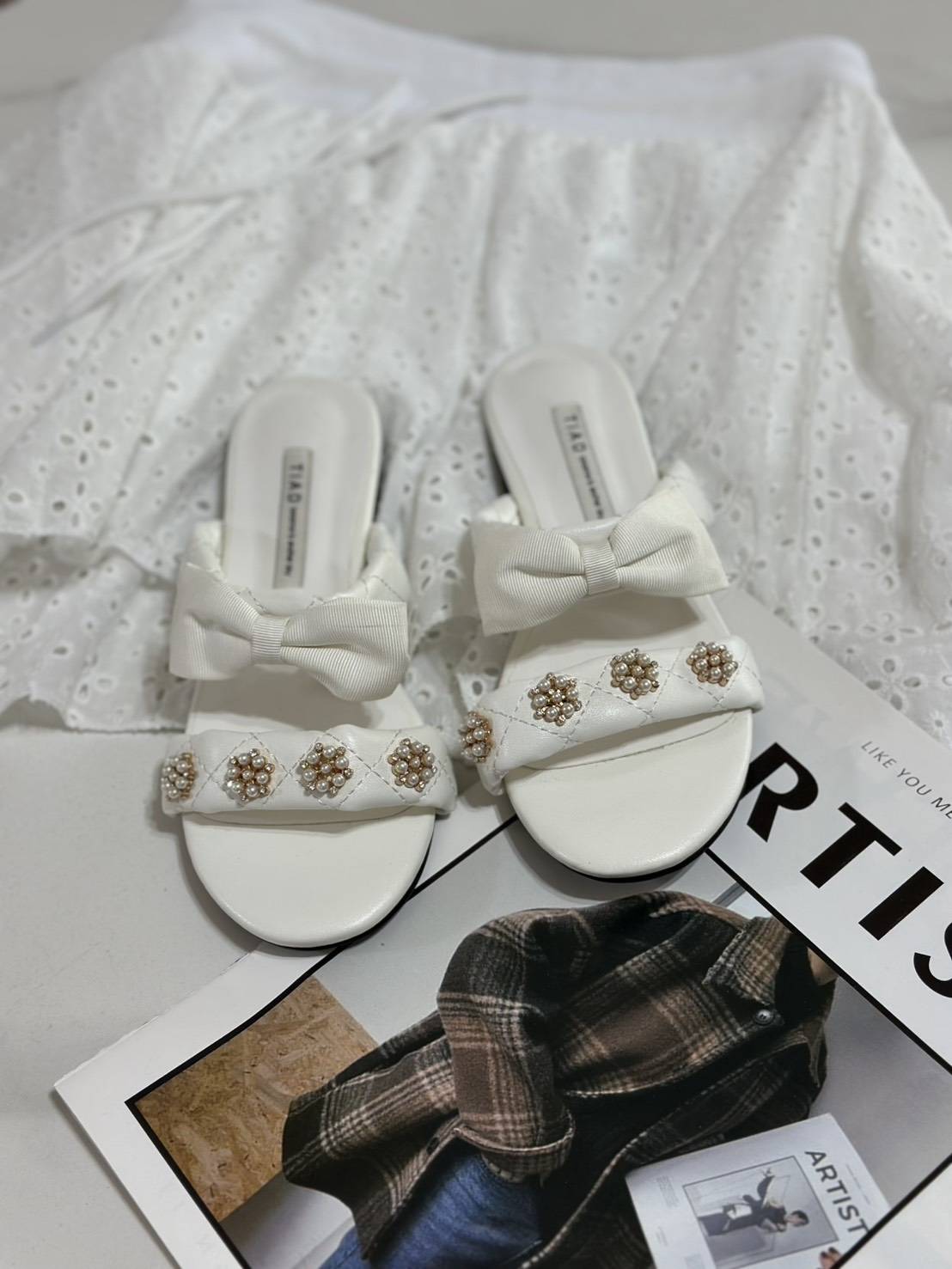 小香風花朵鑲鑽平底涼鞋（白23.5）